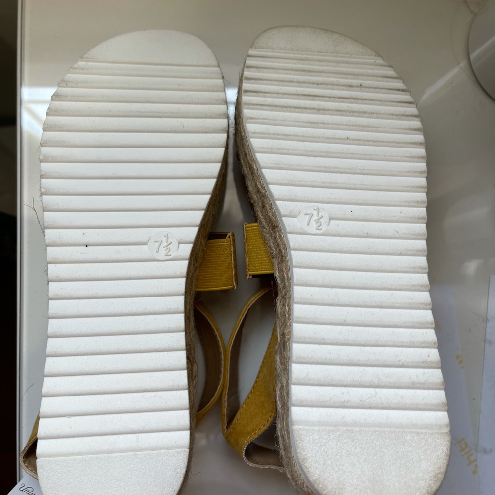 Universal Thread sandals - Picture 4 of 4